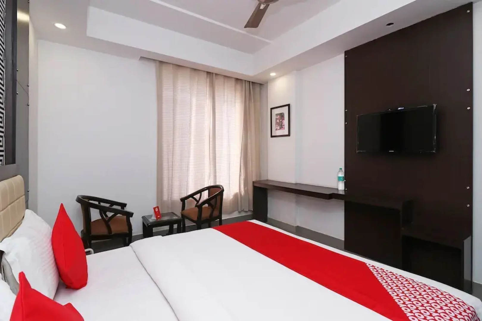 Capital O 18443 Hotel Nano