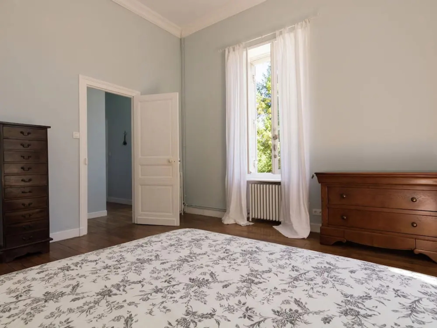 Upscale Mansion in Brouchaud With Views Across Private Pool