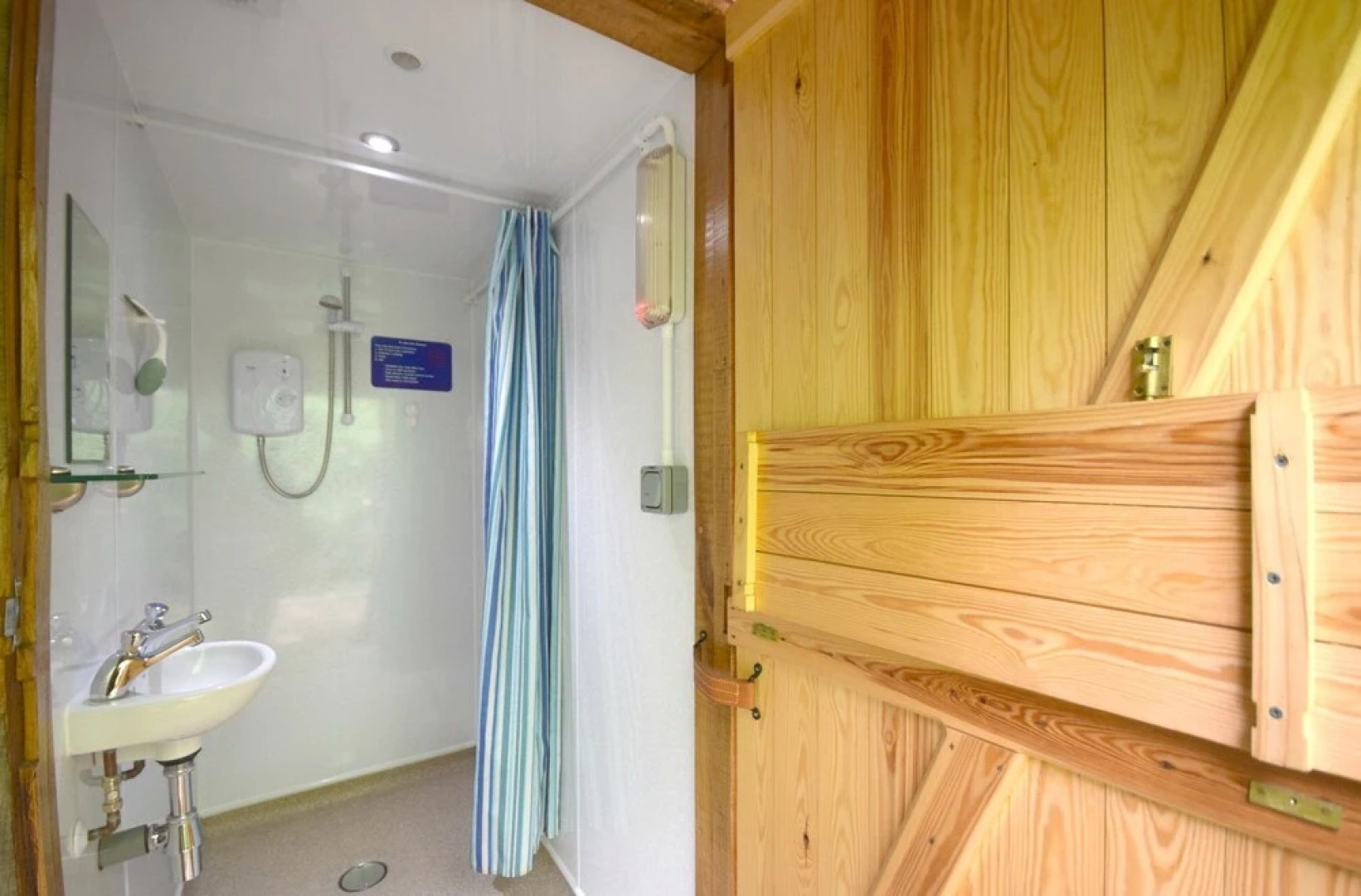 Keepers Cosy, Shepherds Hut , Alresford 491853