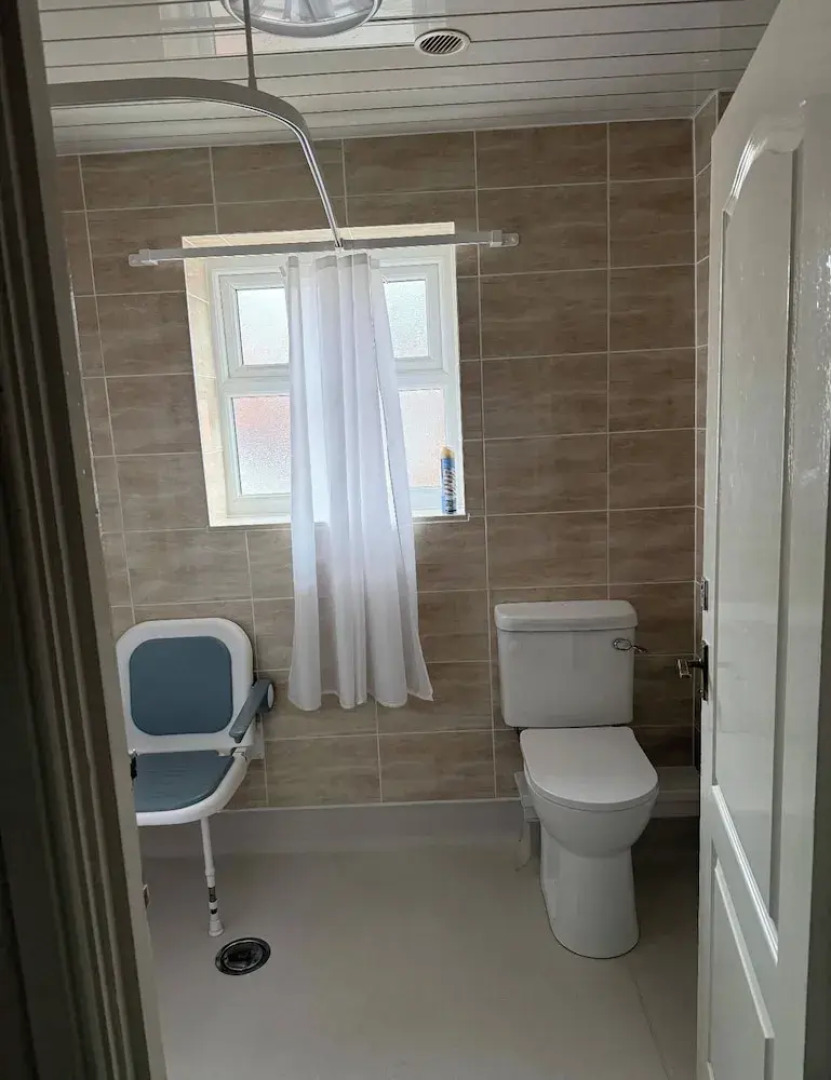 Spacious 6 Bedroom Family House