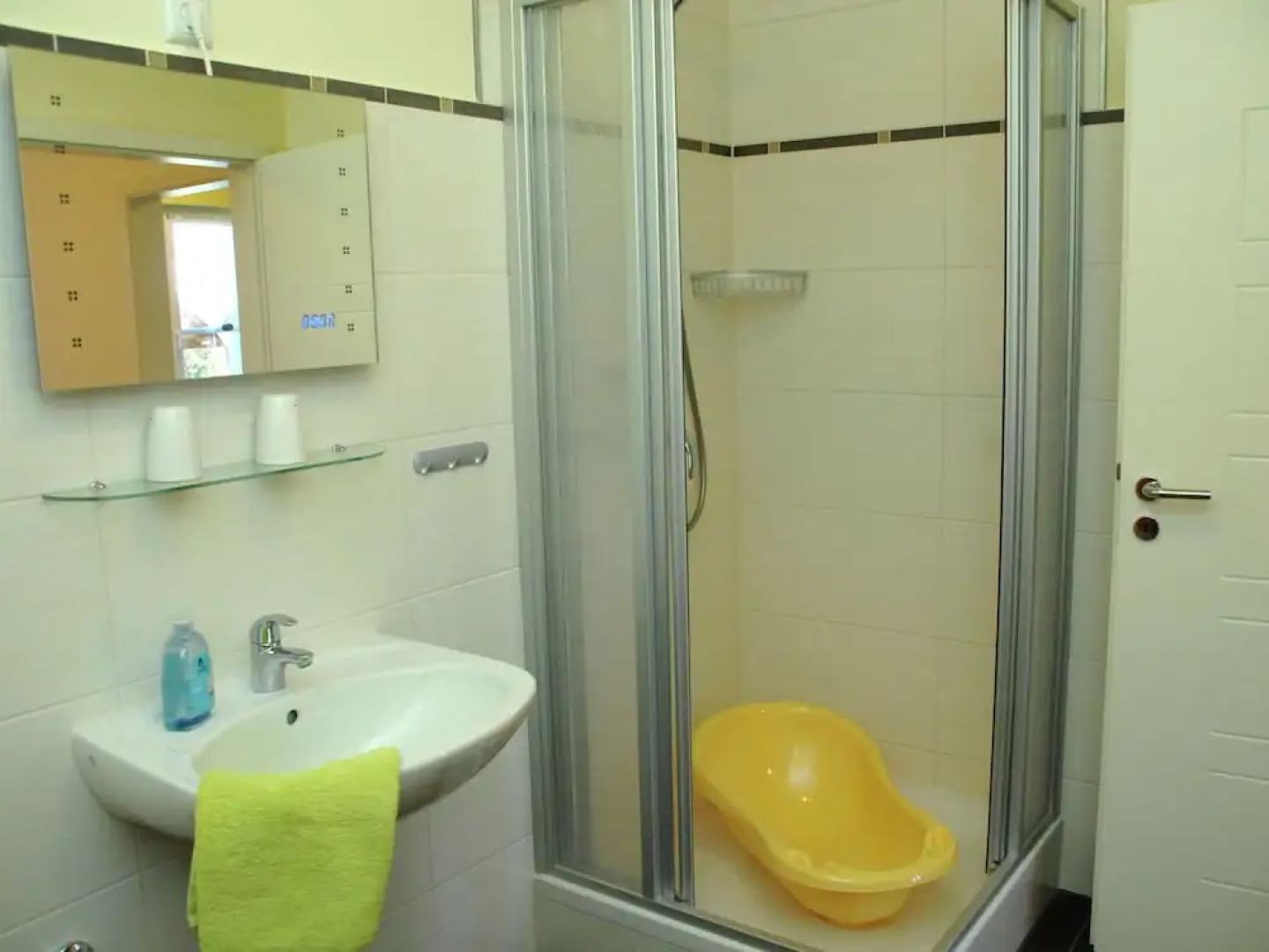 Spacious Seaside Apartment in Pepelow