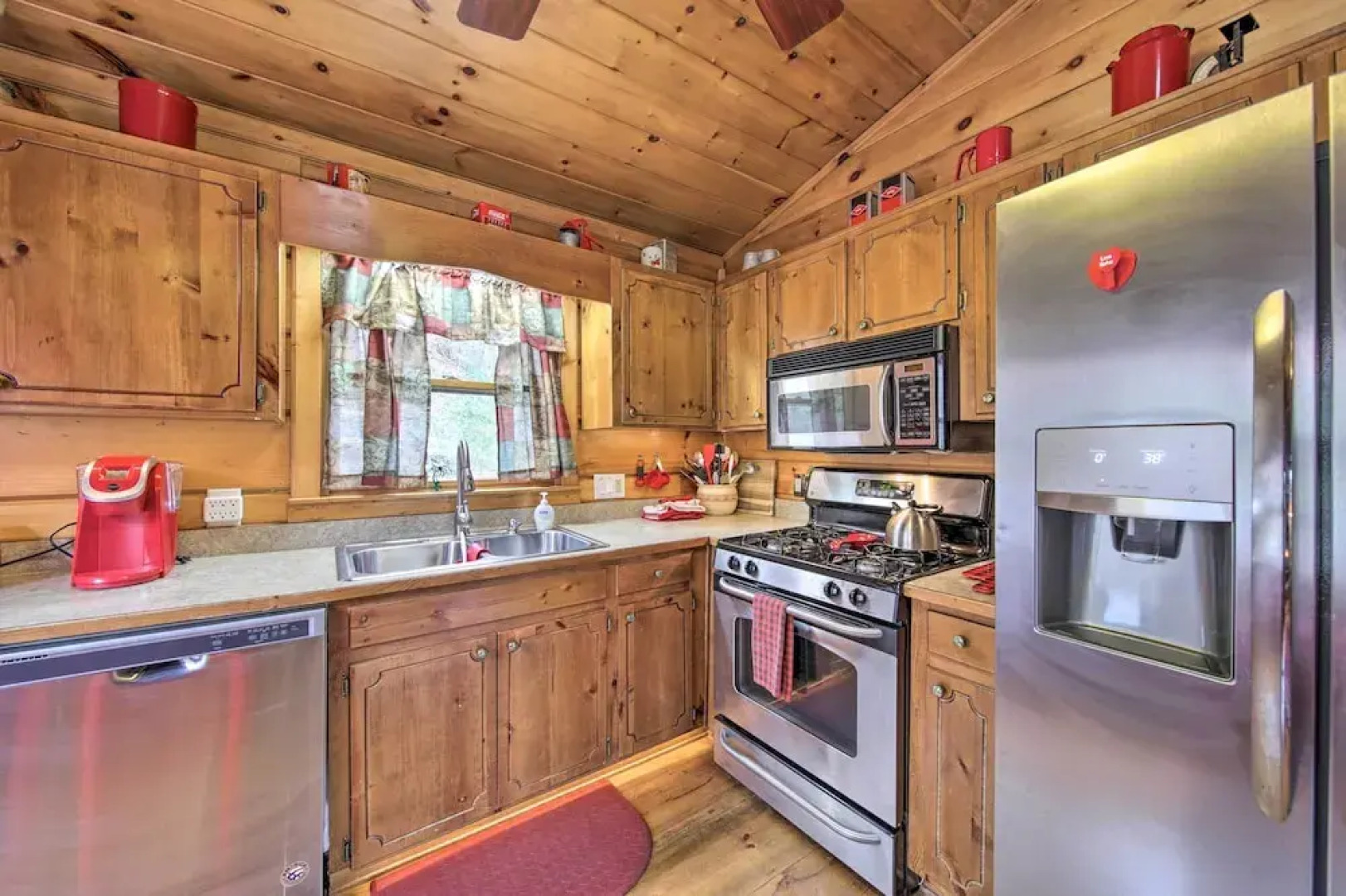 Ellijay Escape on Briar Creek w/ Hot Tub & Views!