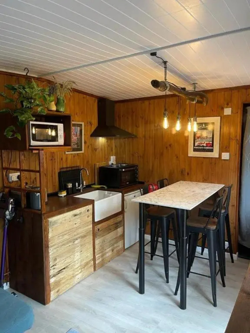 Charming Chalet - Sleep 3/4 & Free Parking