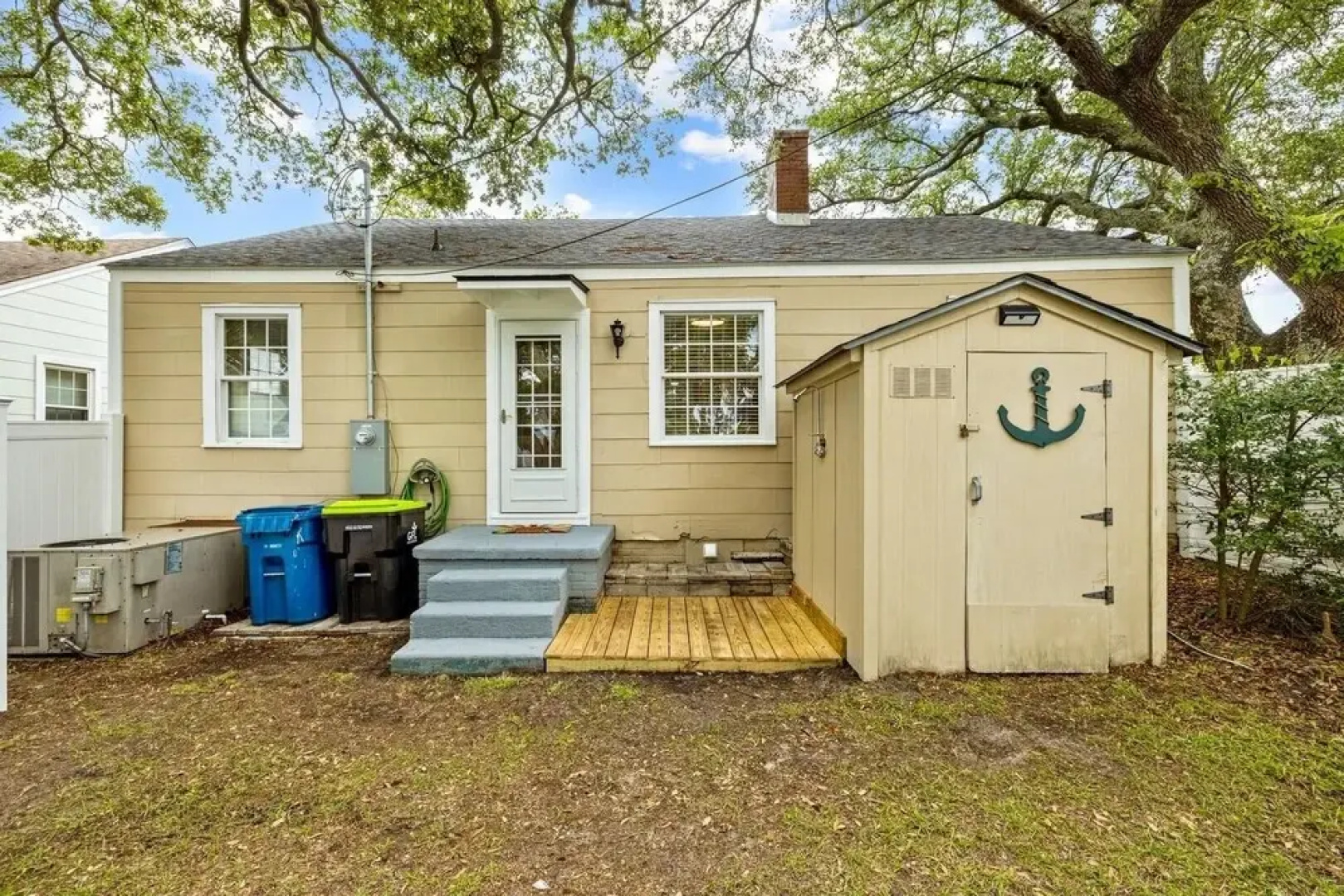 The Anchor Cottage 3 Bedroom Home by RedAwning