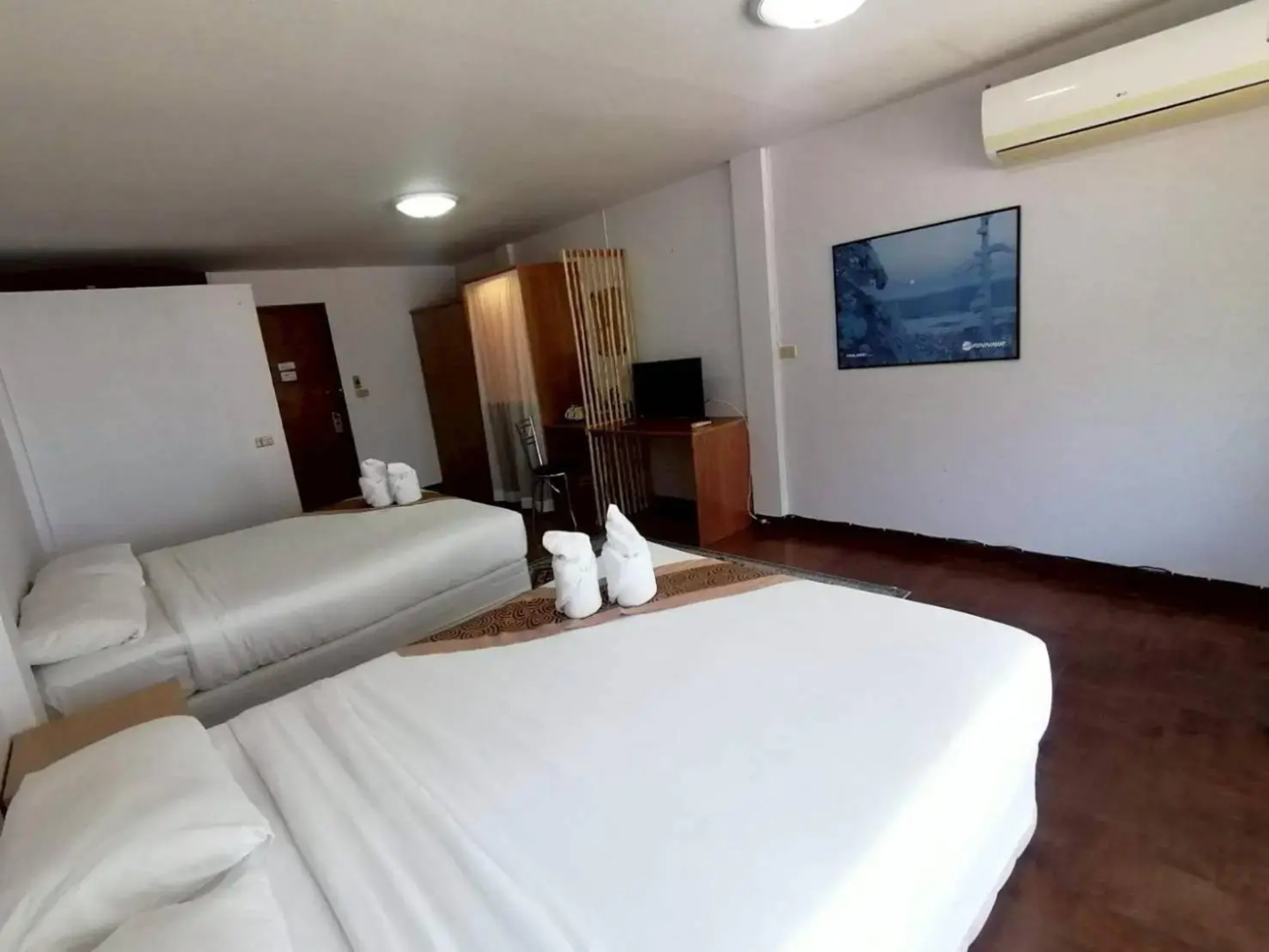 Beachfront Hotel Cha Am