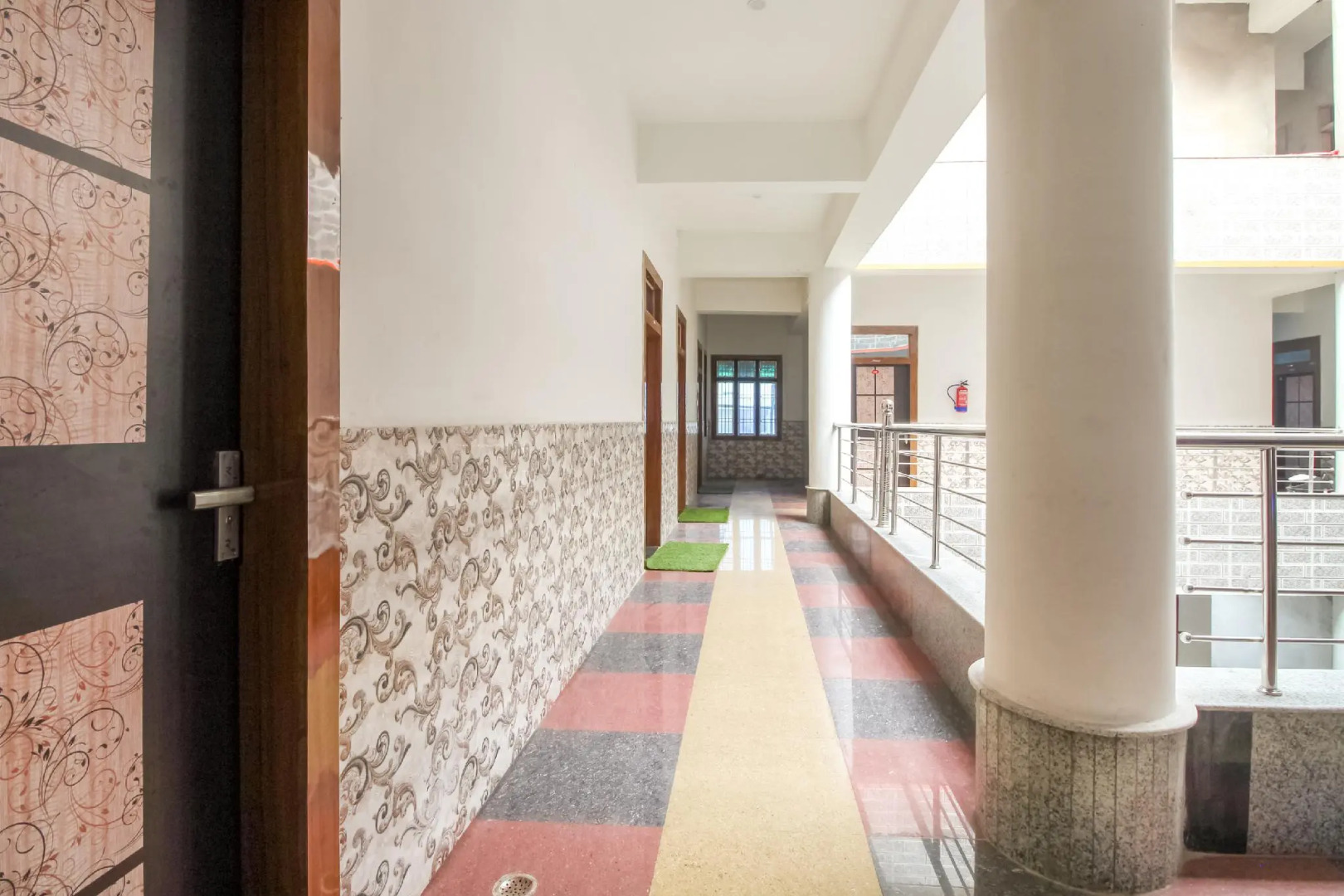 OYO 68974 Hotel Pratap Plaza