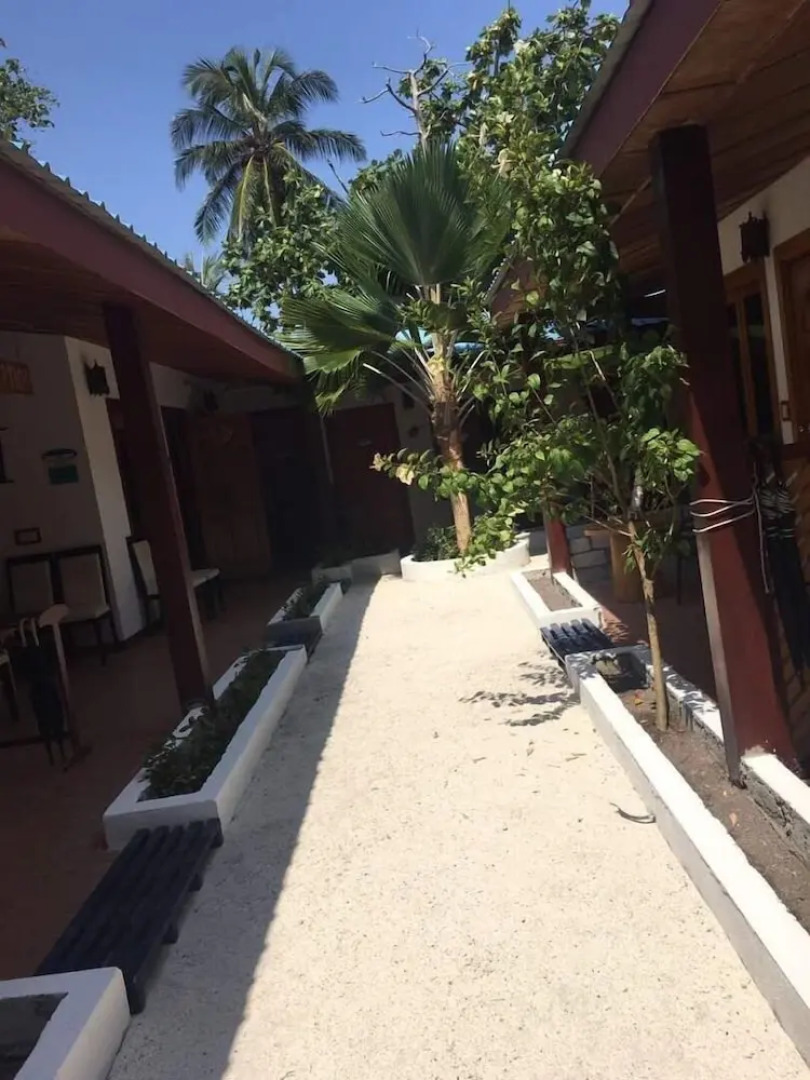 Hudhu Raakani Lodge