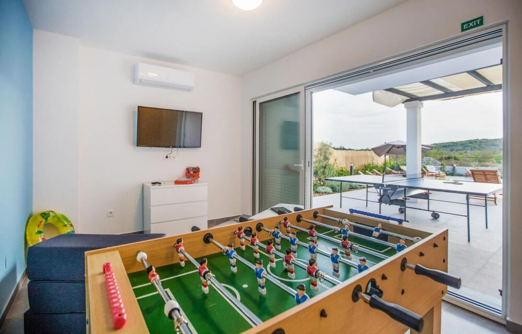 Beautiful Home in Grohote With Wifi, 4 Bedrooms and Sauna