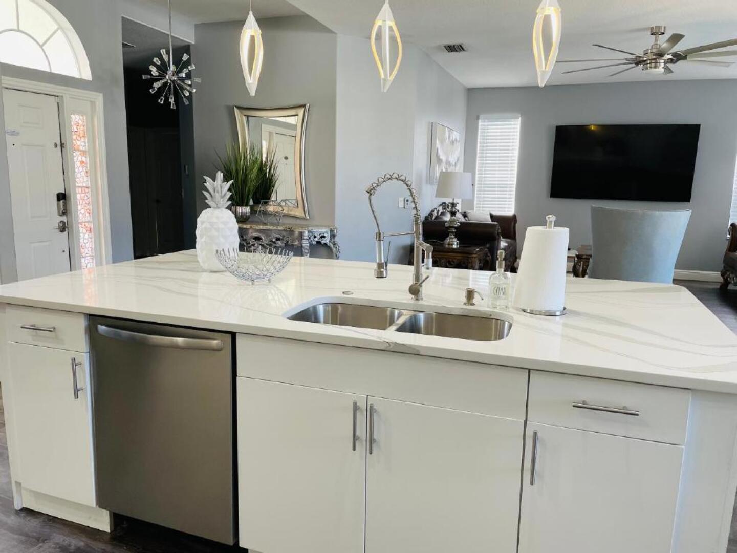 Paradise Pool Home Near IMG and Siesta Key Beach