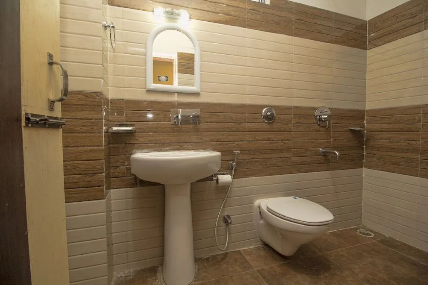 OYO 28105 Hotel Blue Sapphire