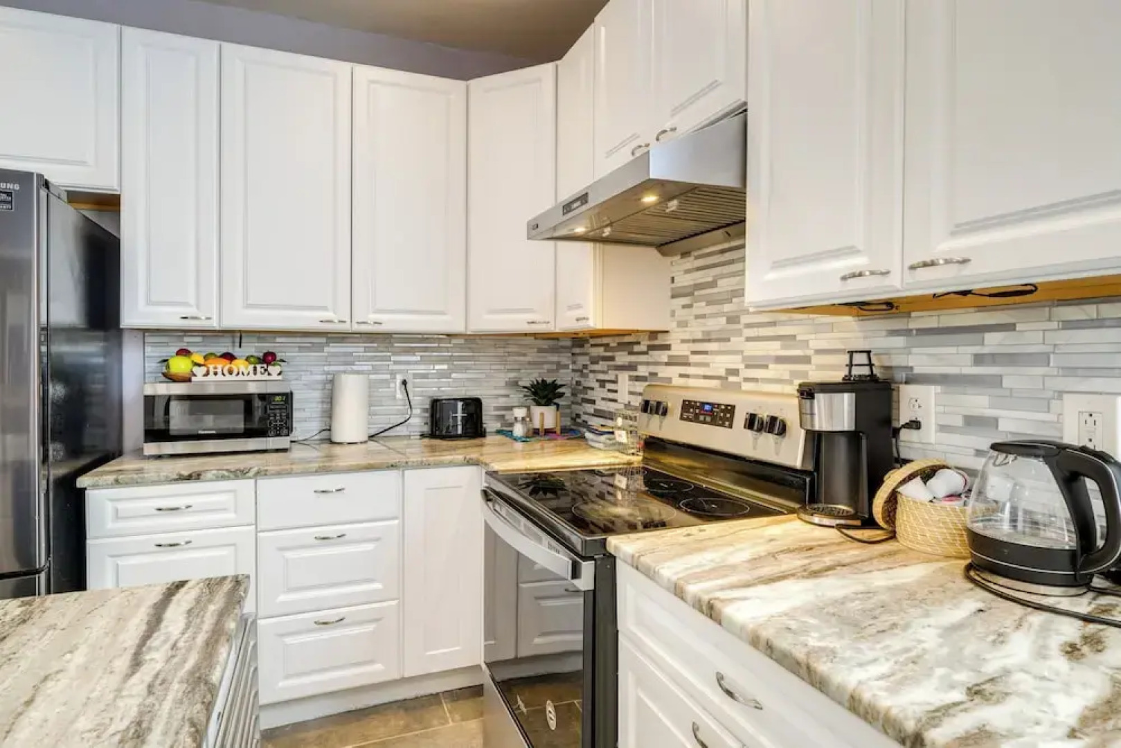 8 Mi to Louisville: New Albany Home w/ Grill!