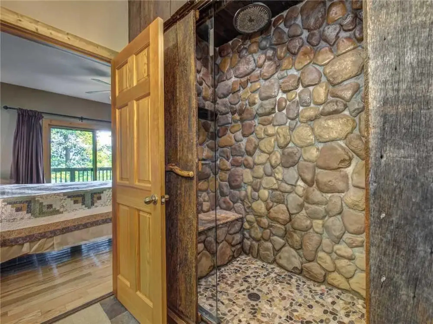 Riversound Romance 2 Bedroom Home with Hot Tub
