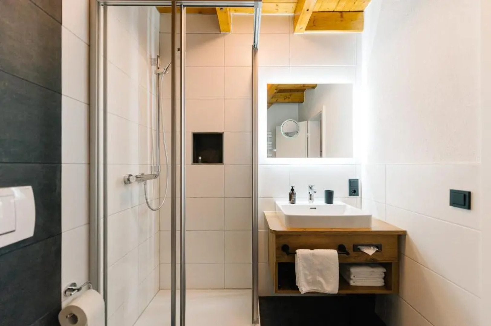 Moderne 3 Zi.-FeWo BlackForestArt Nähe Freiburg