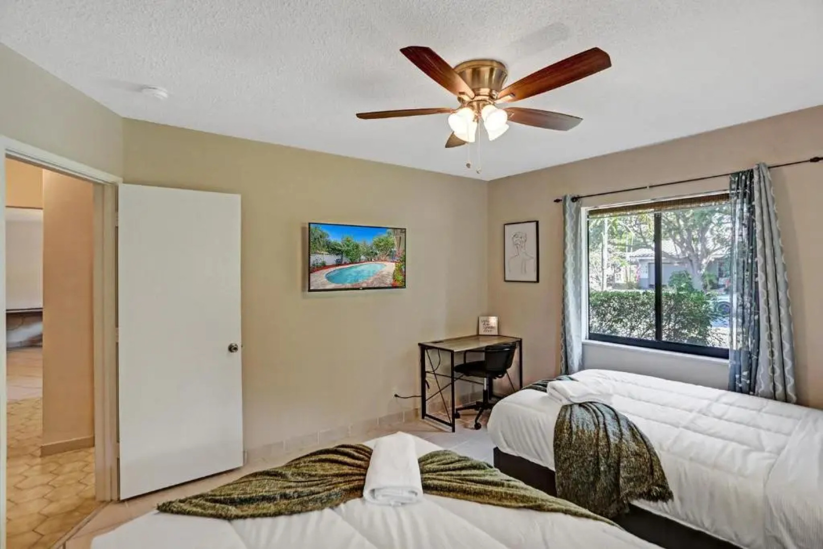 NEW Adorable Villa 7 min to Beach Trampoline