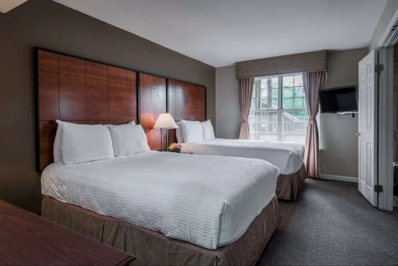 Cloverleaf Residence Suites