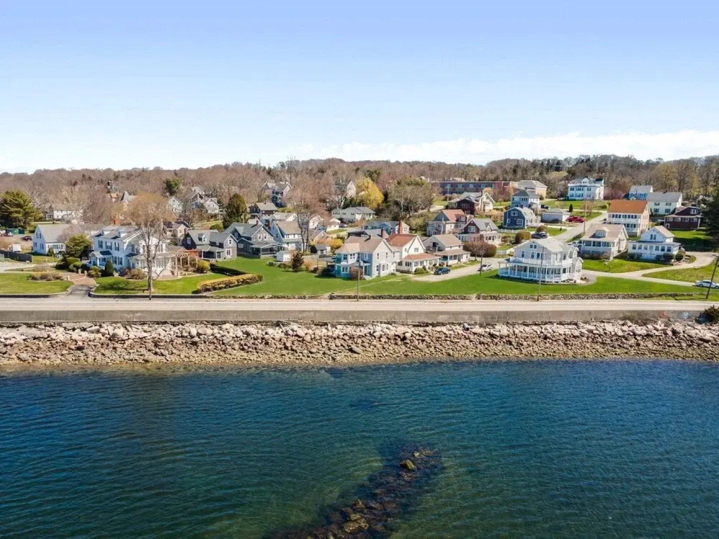 Spacious Coastal Tiverton Waterfront Getaway 3 Bedroom Cottage By Redawning