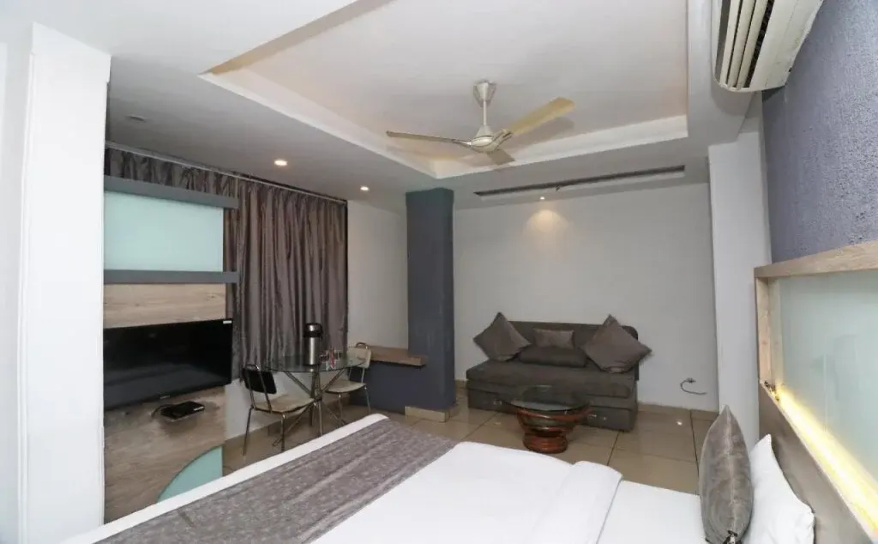 Hotel Abhilasha by OYO Rooms