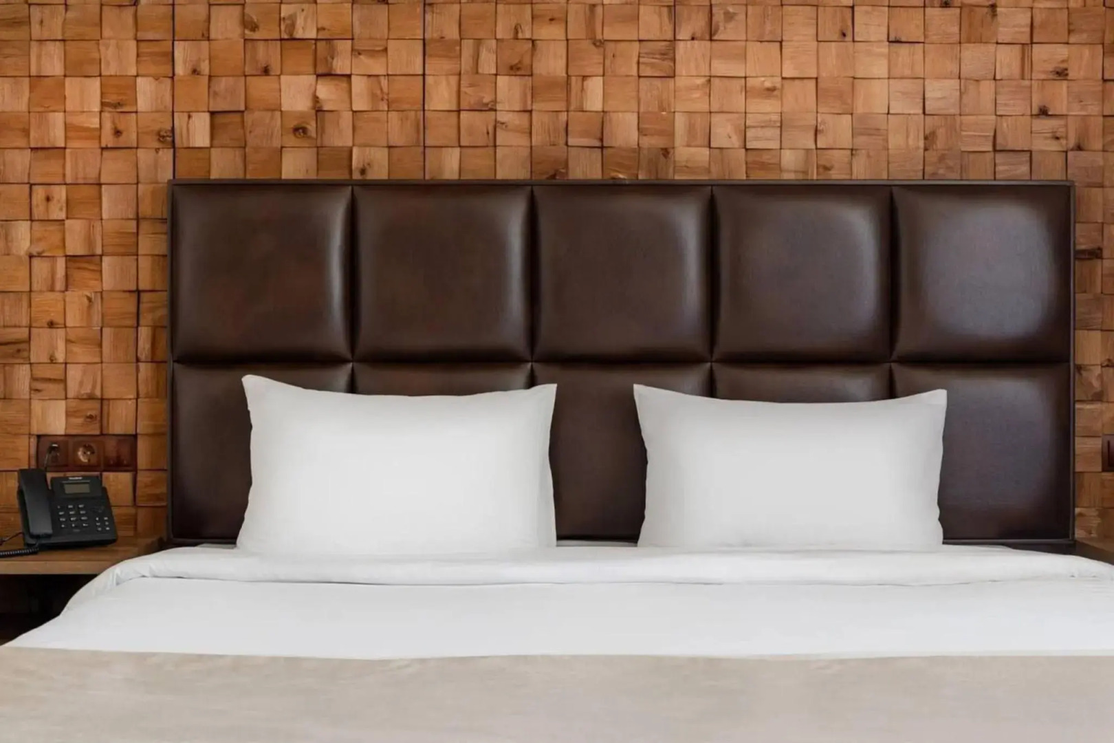 Апартаменты в отеле Red Wood (Ред Вуд)