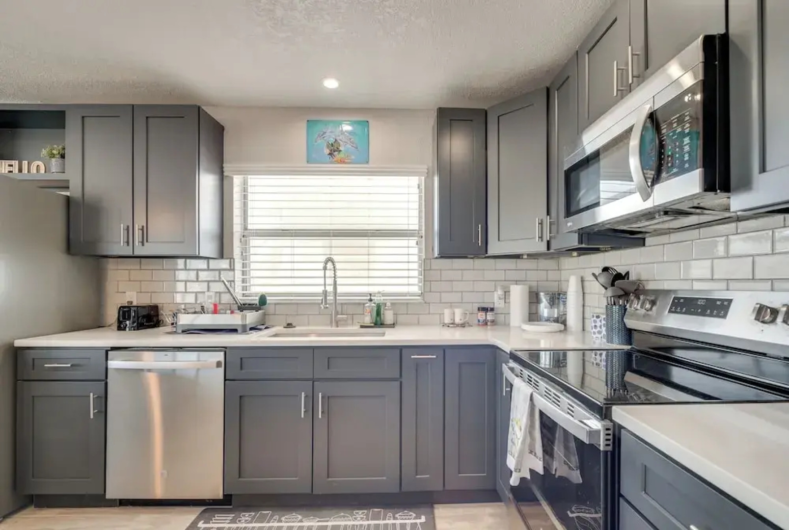 Canal & Gulf Views: Spacious Hudson Home