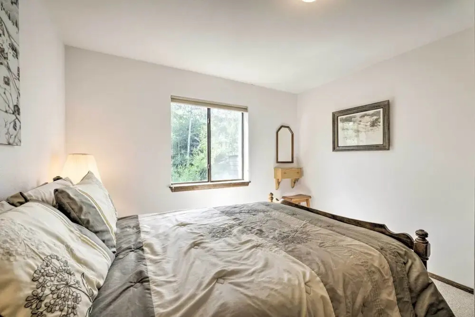 'the River Home' Cabin w/ Yard: Near Wolf Creek!