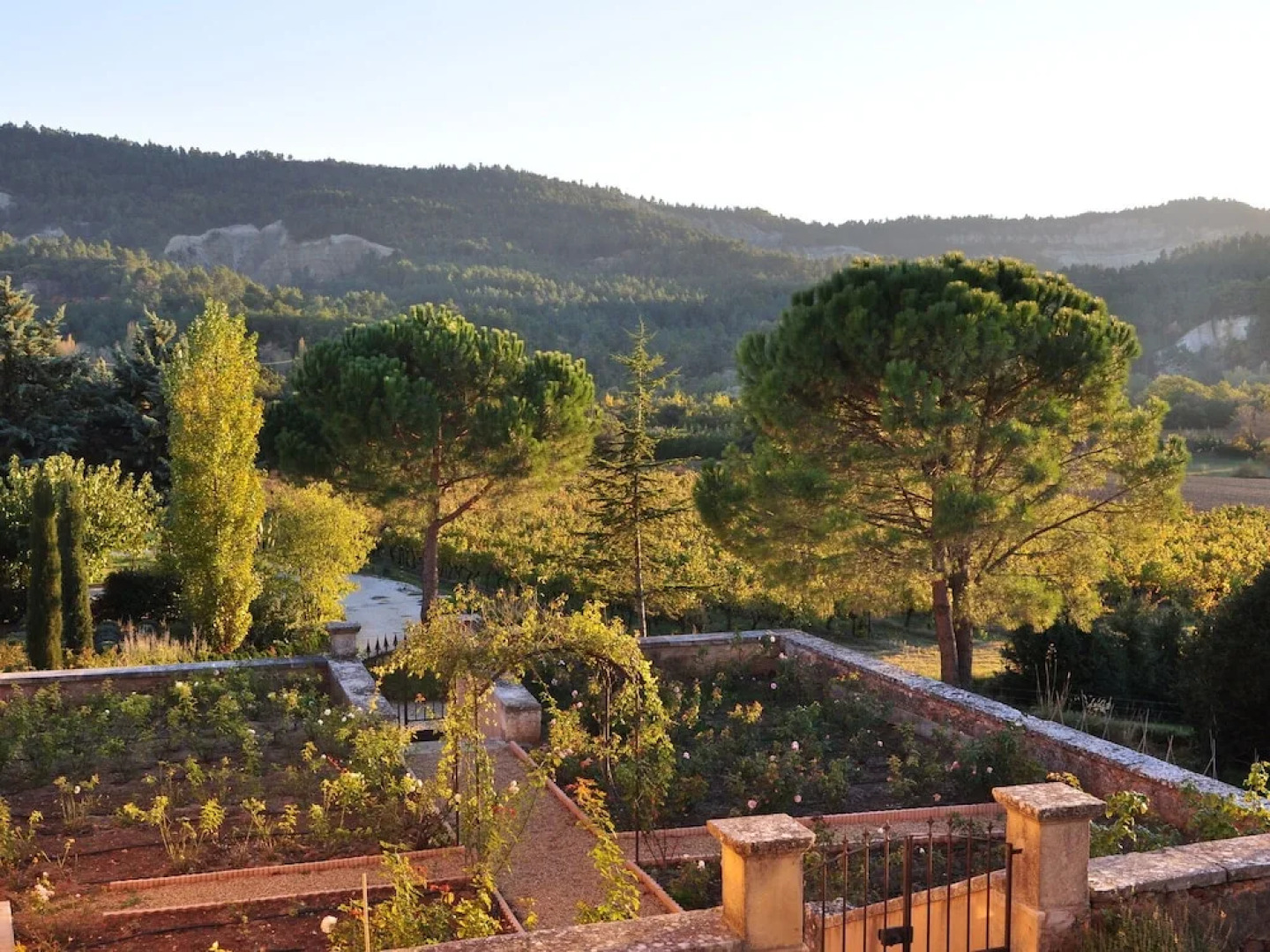 Secluded Holiday Home in Rustrel With Swimming Pool