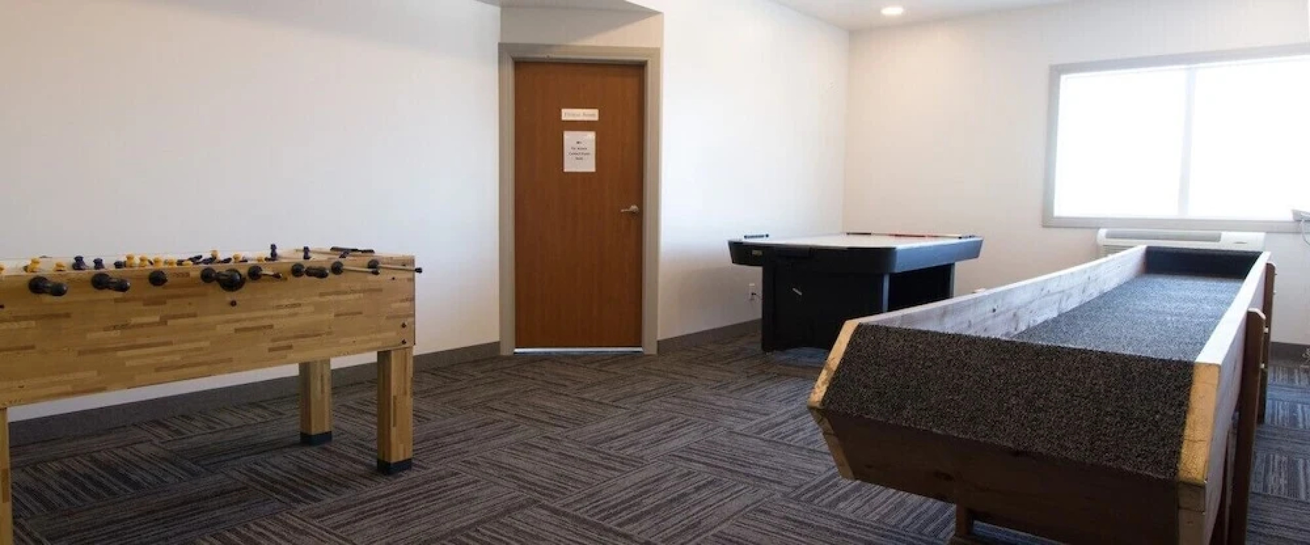 Roadhouse 52 Inn & Suites