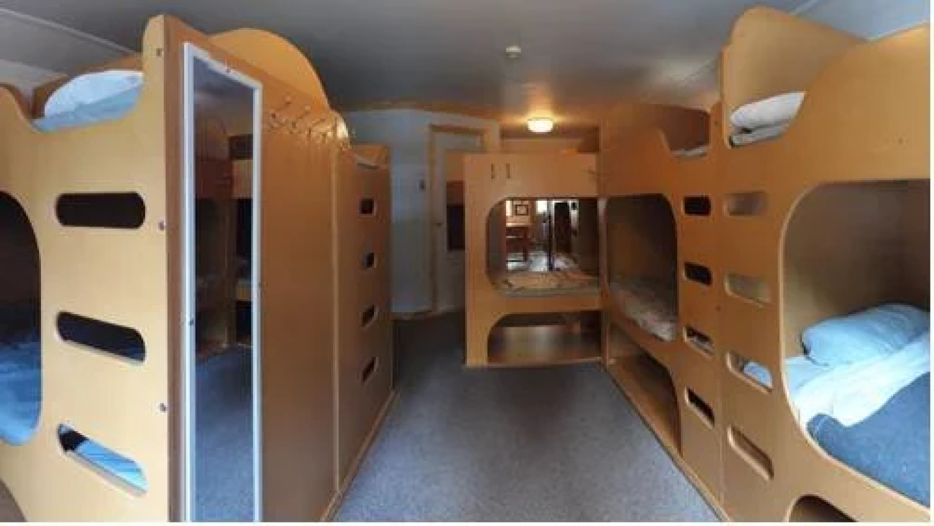 HI-Castle Mountain Hostel