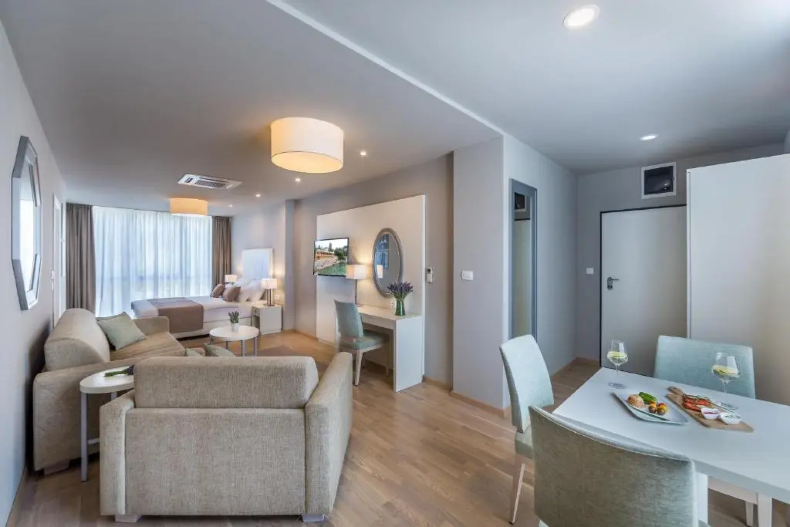 Preelook Apartments and Rooms