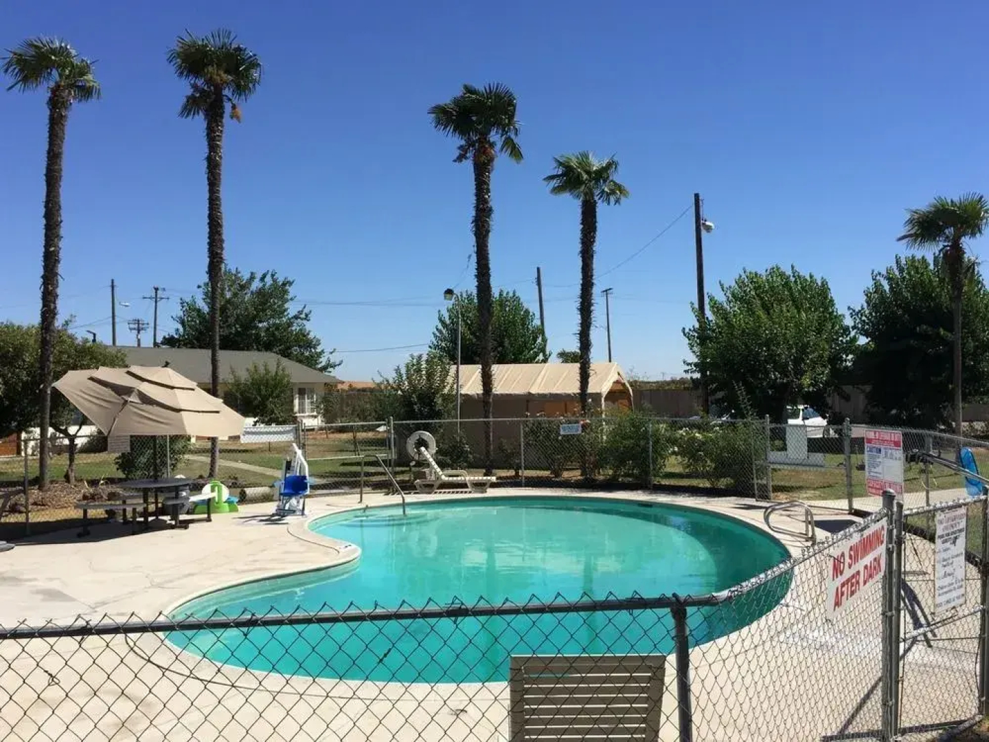99 Palms Inn & Suites