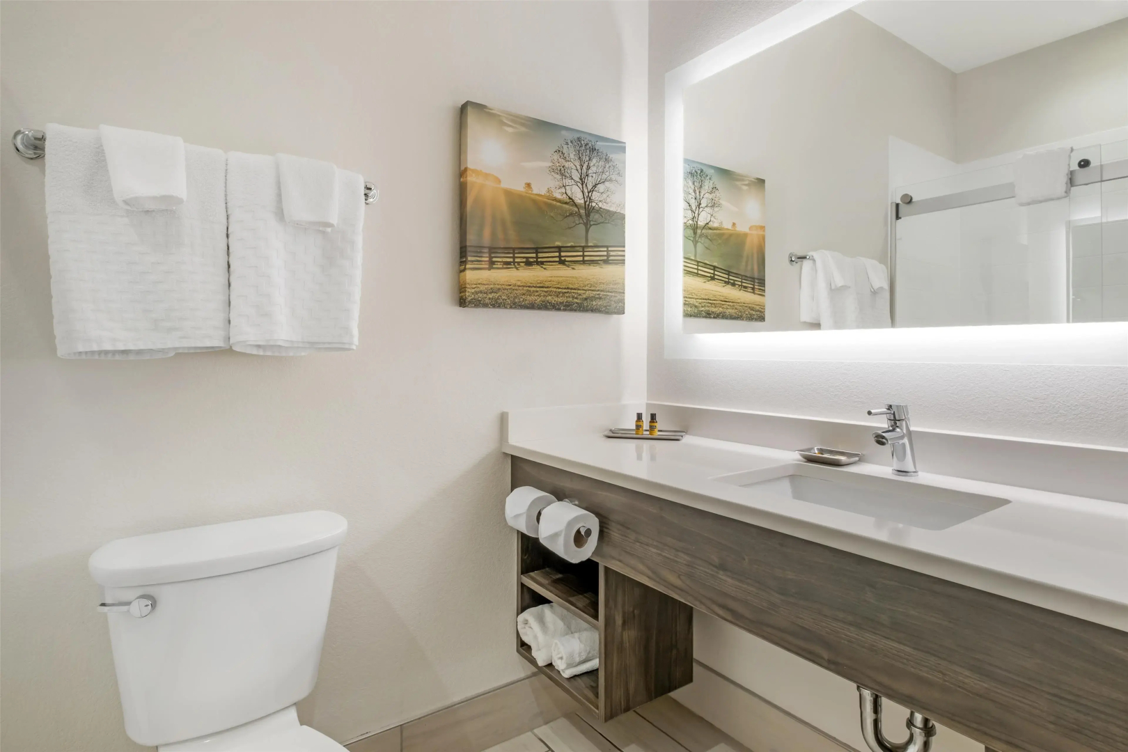 B/W Plus Elizabethtown Inn & Suites