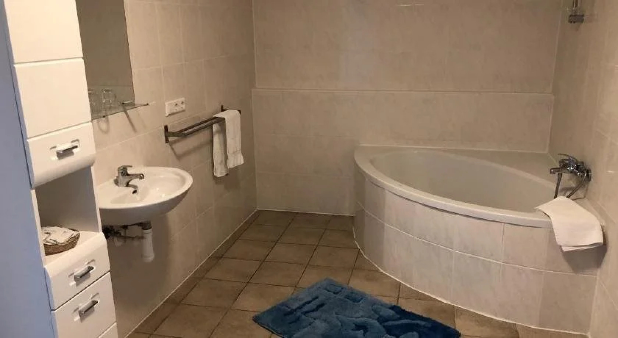 Hotel & Restaurant The Nest