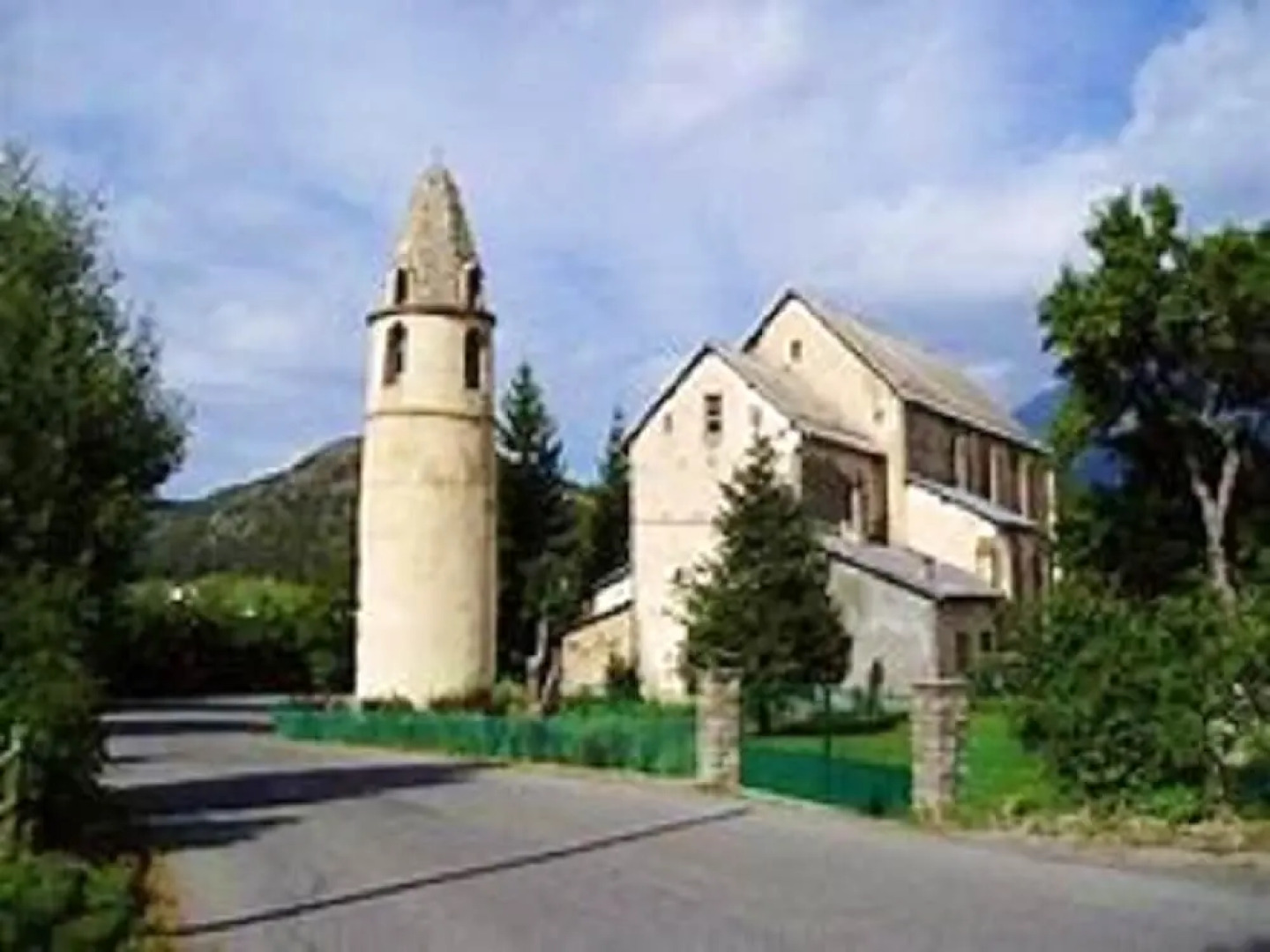 Apartment With one Bedroom in Selonnet, With Wonderful Mountain View, Shared Pool, Terrace - 15 km From the Beach