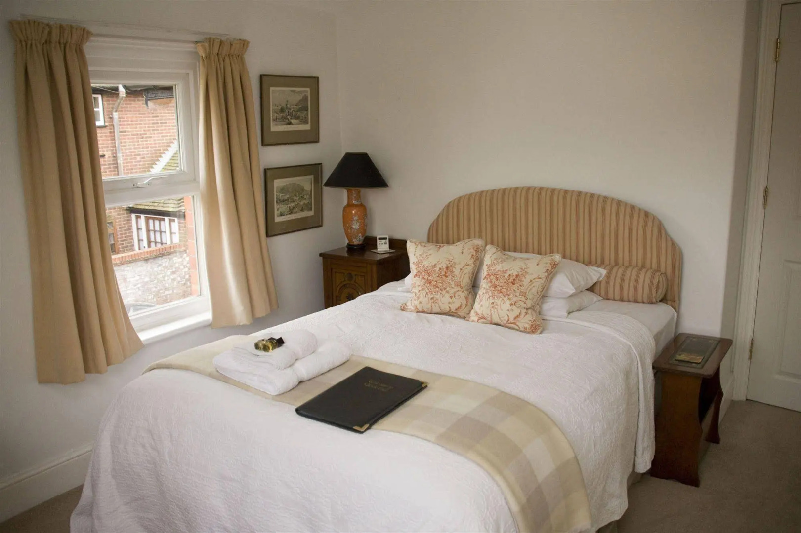 2-bed Apartment in High Wycombe Private Garden