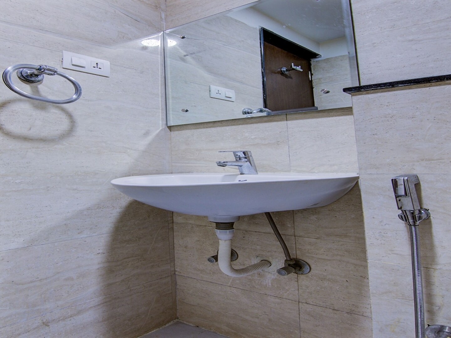 OYO 15108 Hotel Galaxy Inn