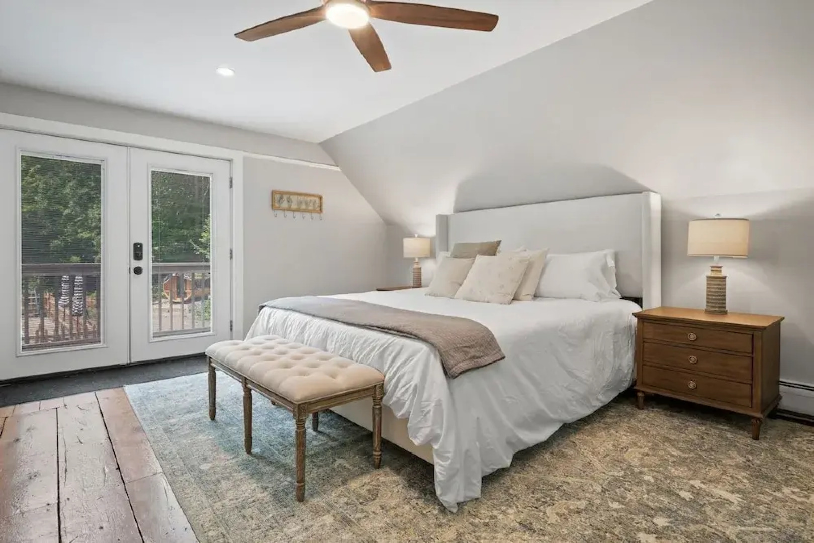 The Aurora Inn & Cottages