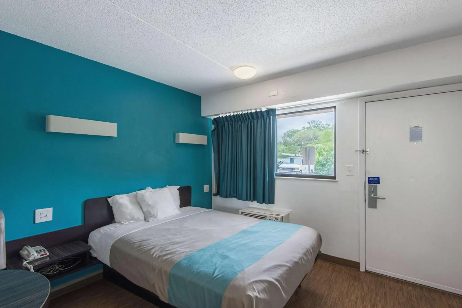 Motel 6 Overland Park, KS