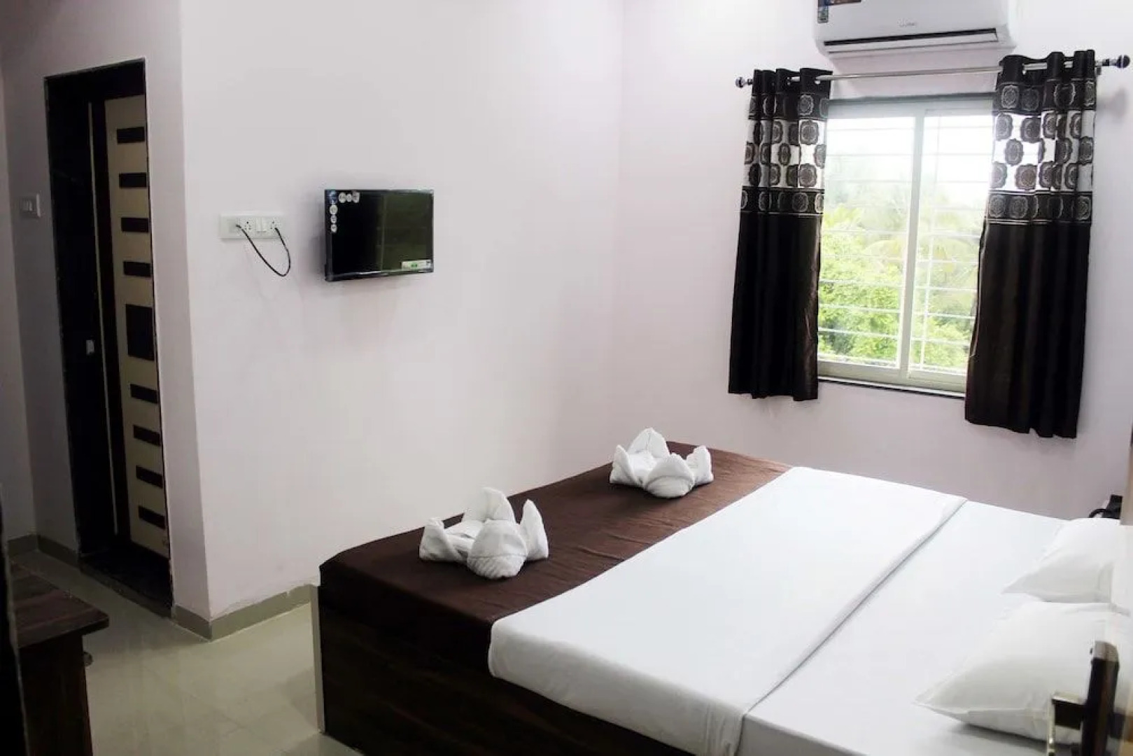 Neelisha River Front Inn