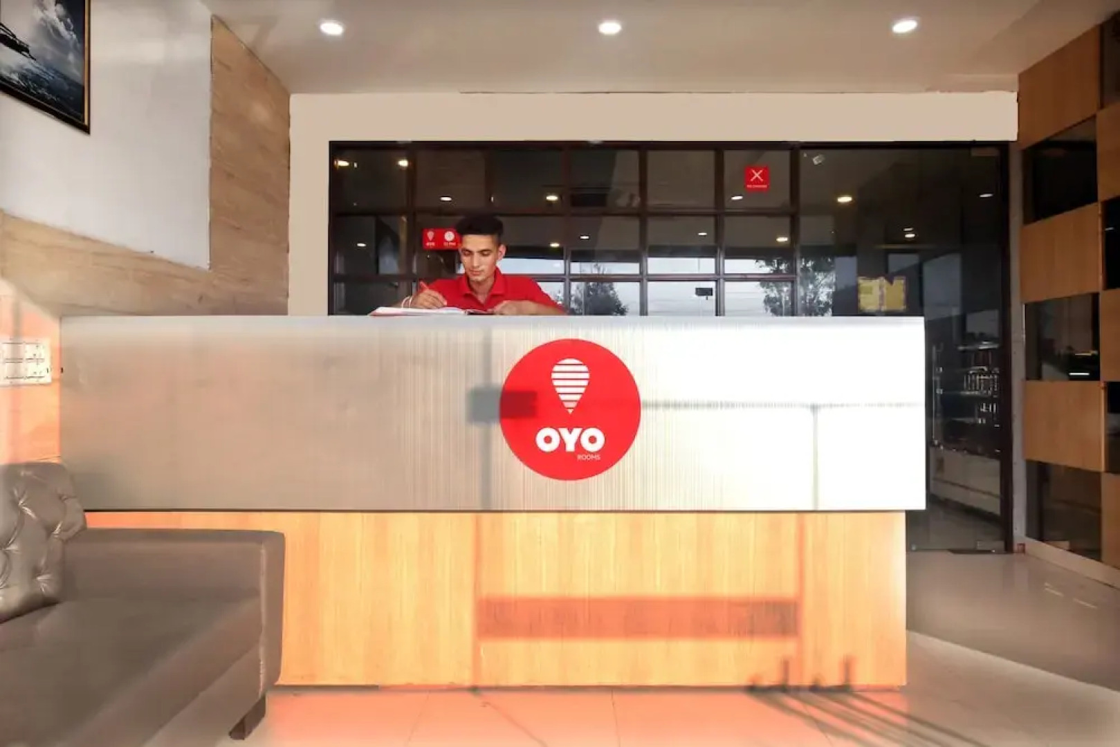 OYO 9049 Pearl Grand