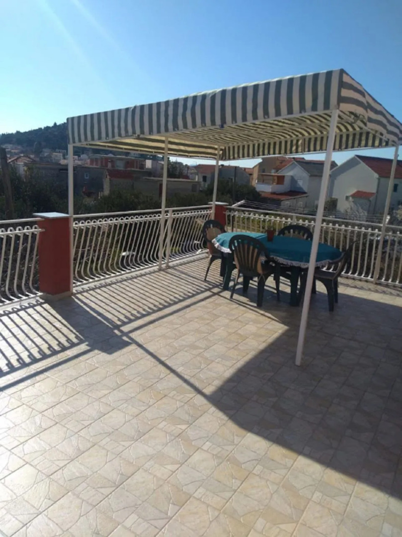 Apartment Tomi - with a large terrace (30m2): A1 Tribunj, Riviera Sibenik