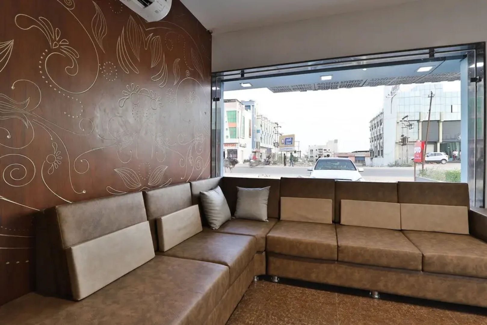 OYO 30559 Center Point