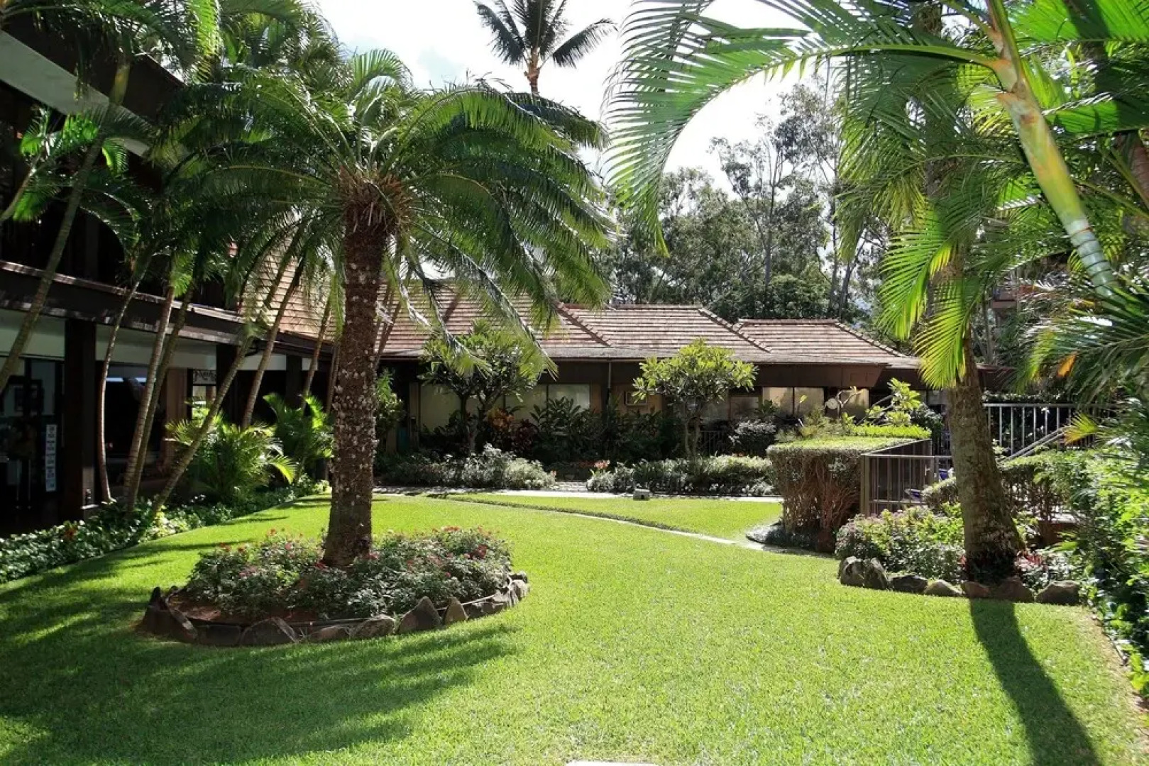 Valley Isle #808 2 Bedroom Condo by RedAwning