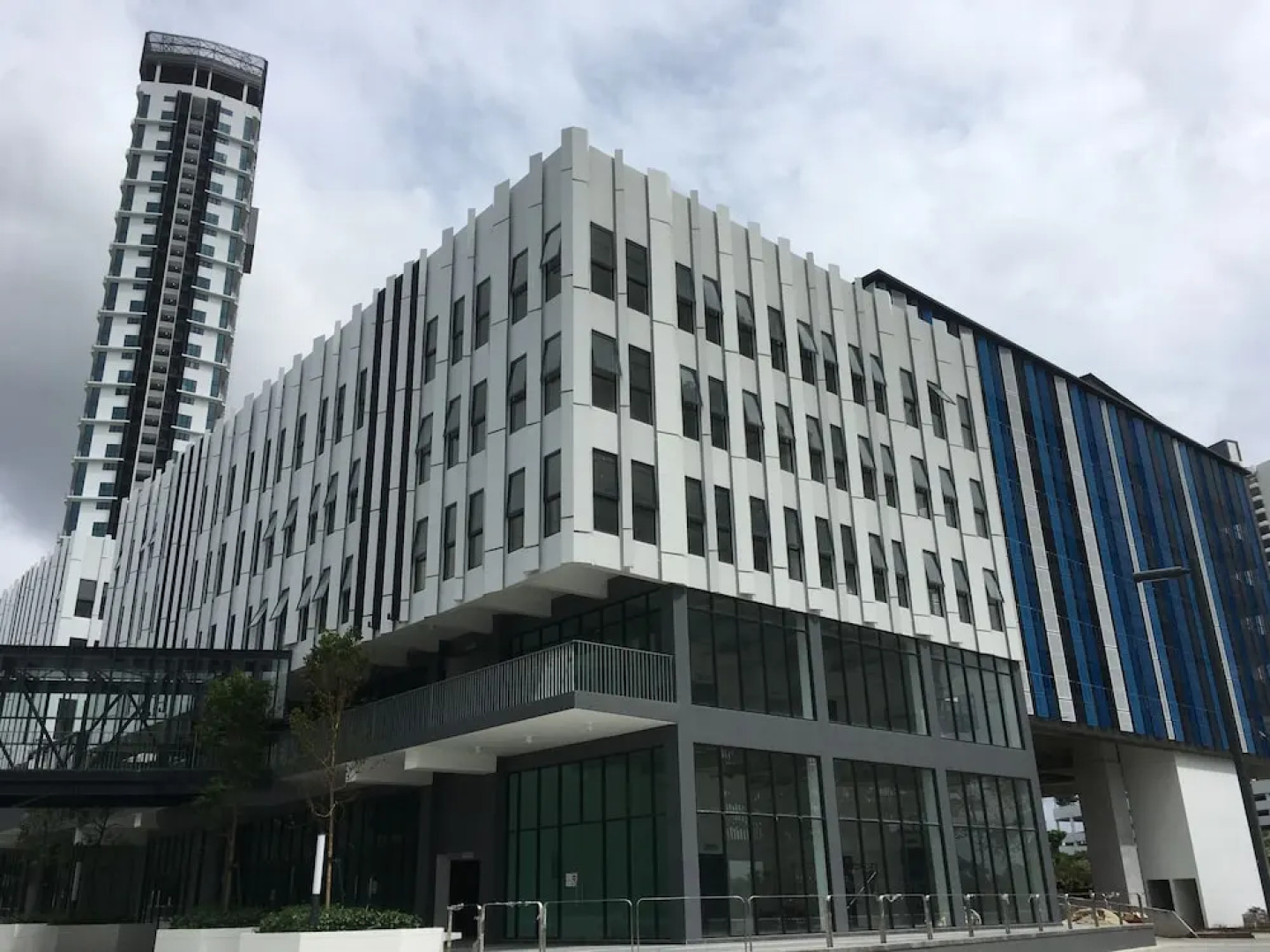 Almas Puteri Harbour by Oca Host