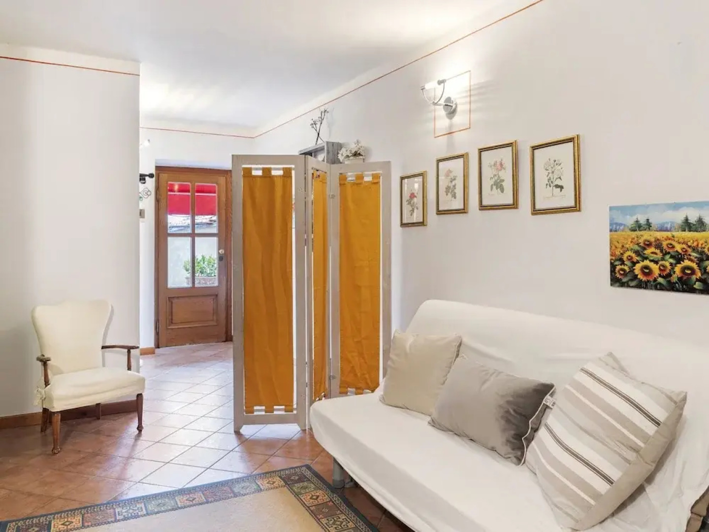 Vintage Holiday Home in Montemagno Camaiore With Sauna