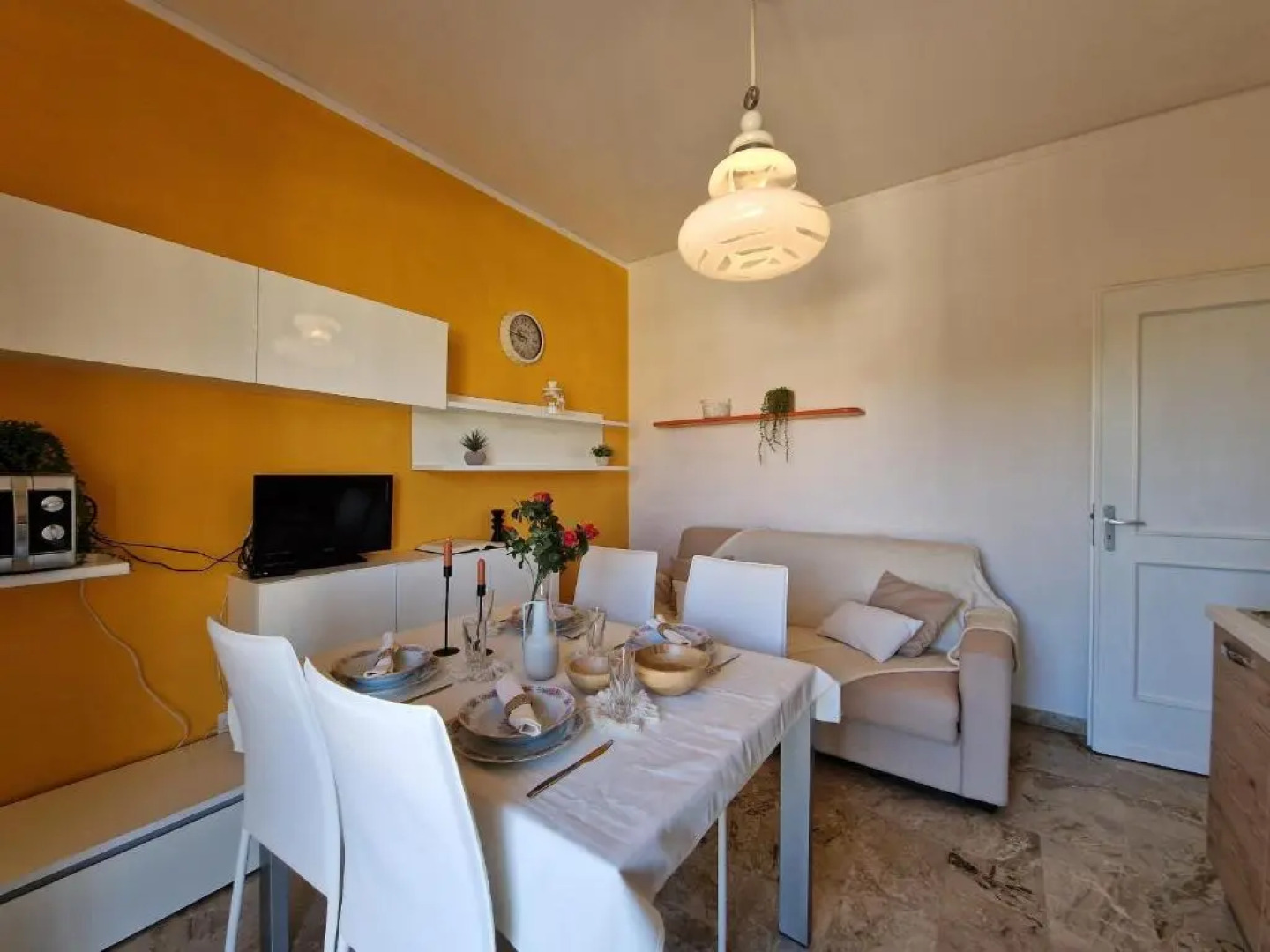 2 Locali - 100 metri dal Mare - Free Parking