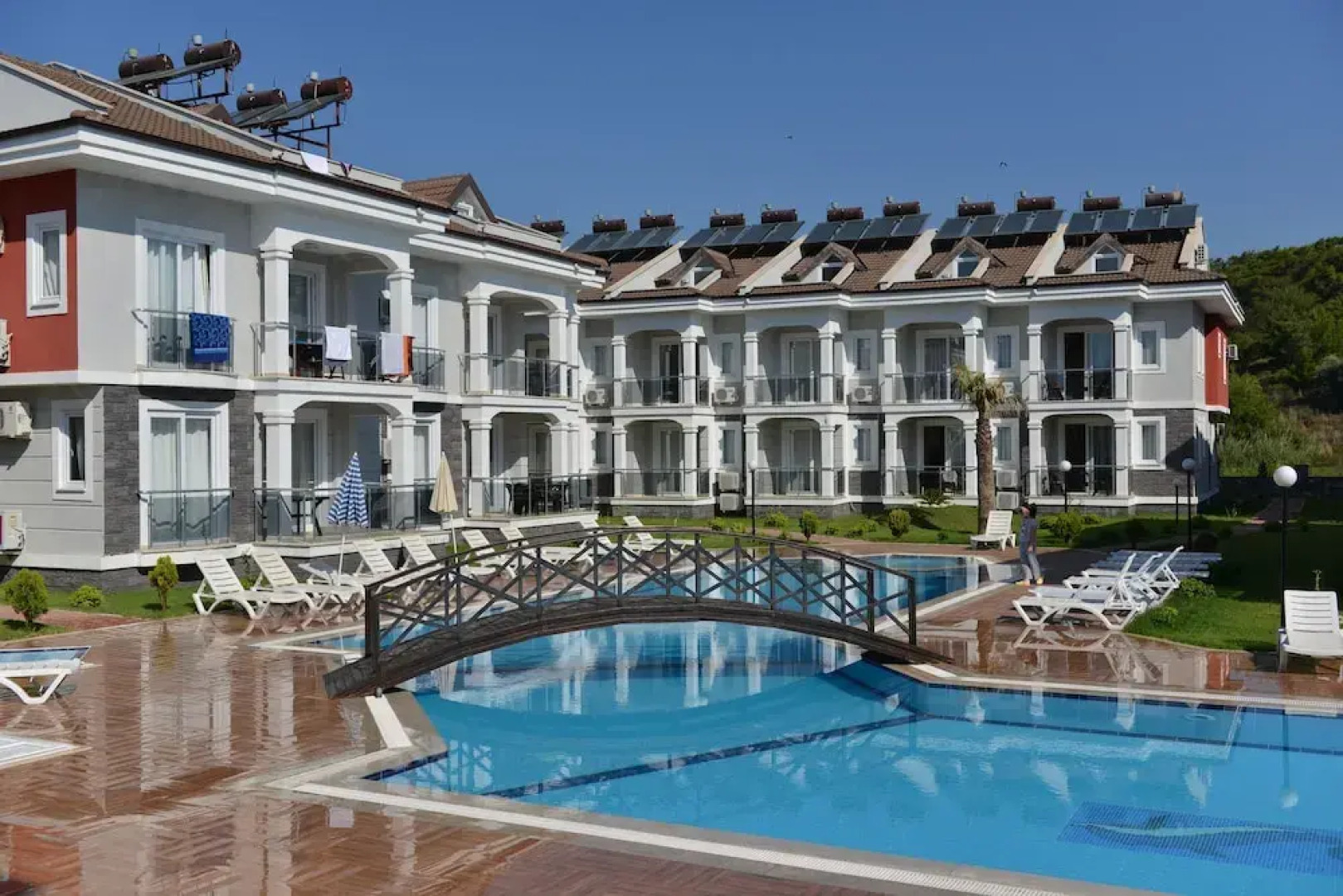 Lighthouse Legend Aparts