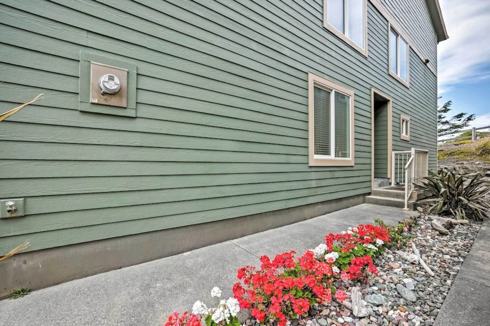 Gold Beach Townhome With Ocean Views & Sunroom!