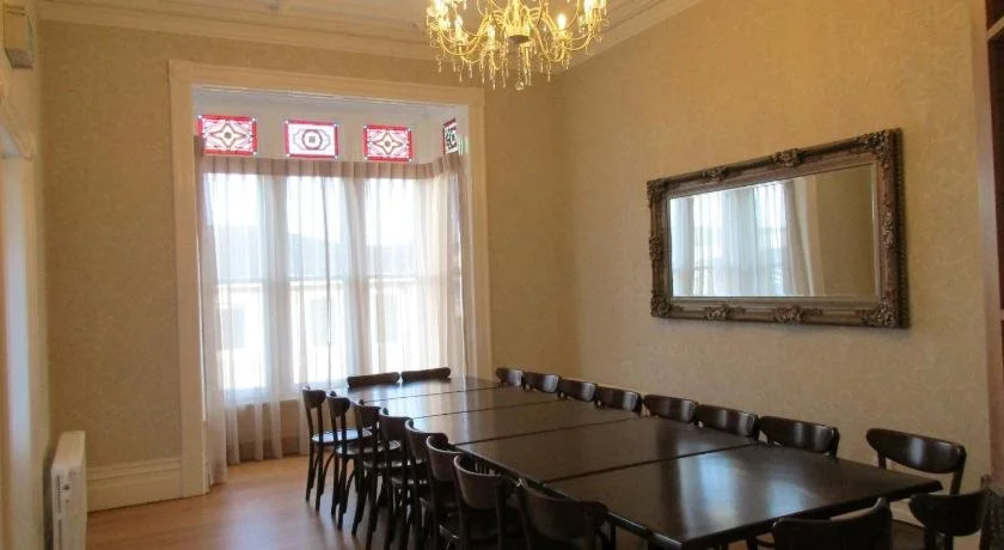 Valmai House & Motel