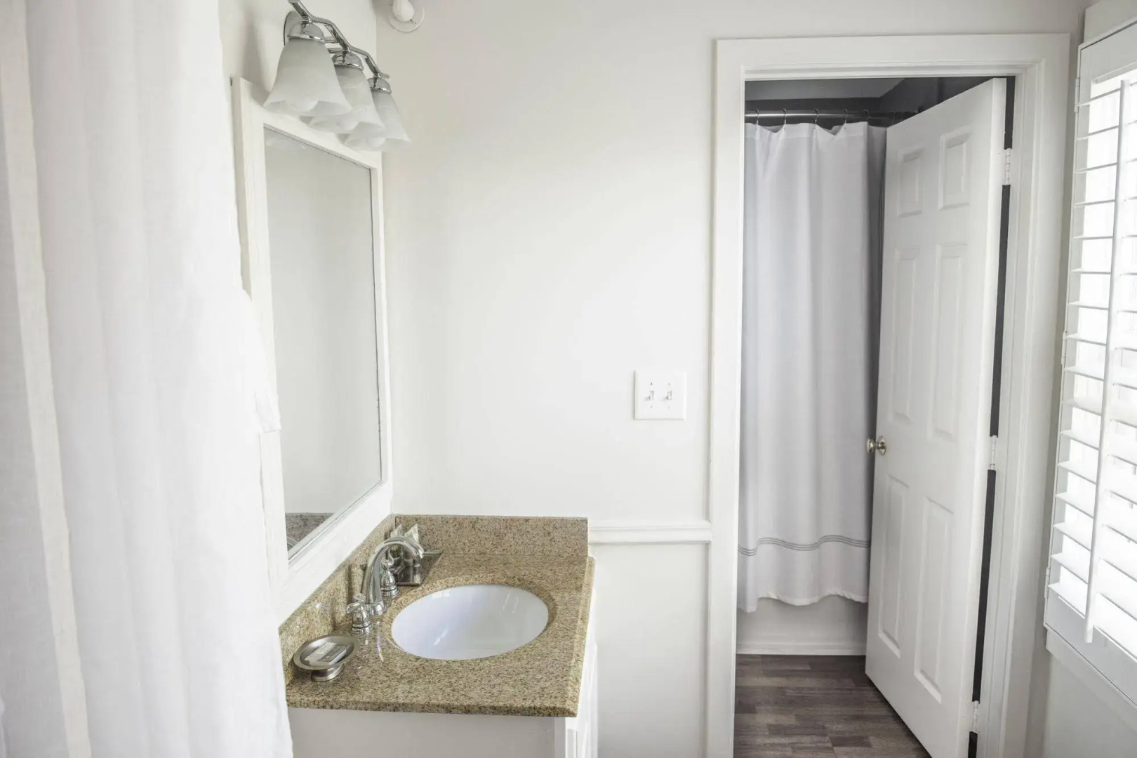 Vineyard Square Hotel & Suites