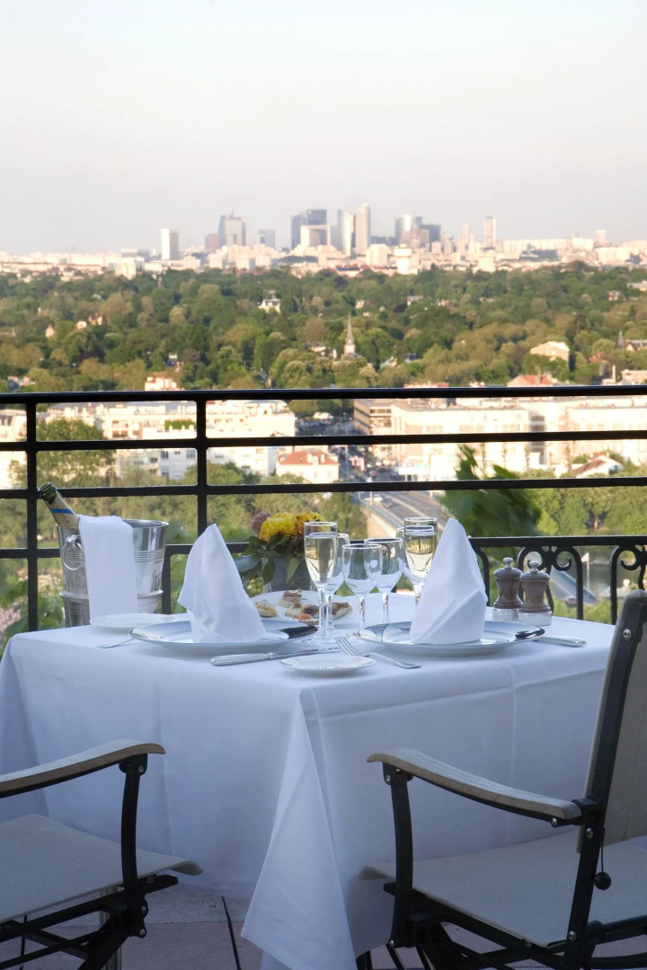 Pavillon Henri IV Hotel Restaurant Gastronomique Terrasse