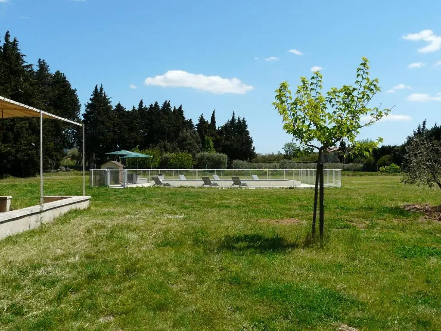 Maison Familiale Climatisée avec Piscine Privée Clôturée et Grand Jardin, située à Fontvieille au cœur des Alpilles, 8 personnes, LS1-256 FERRIERO
